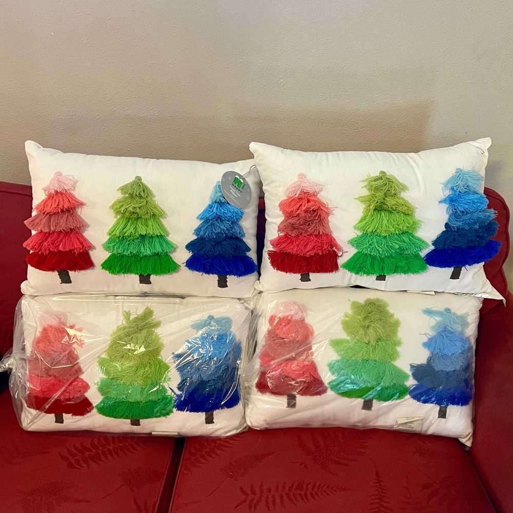 4 CHRISTMAS PILLOWS - NWT